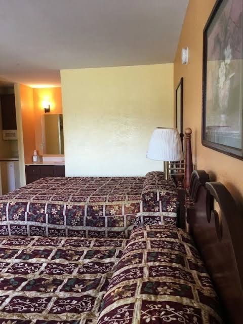 Regency Inn & Suites photo 2