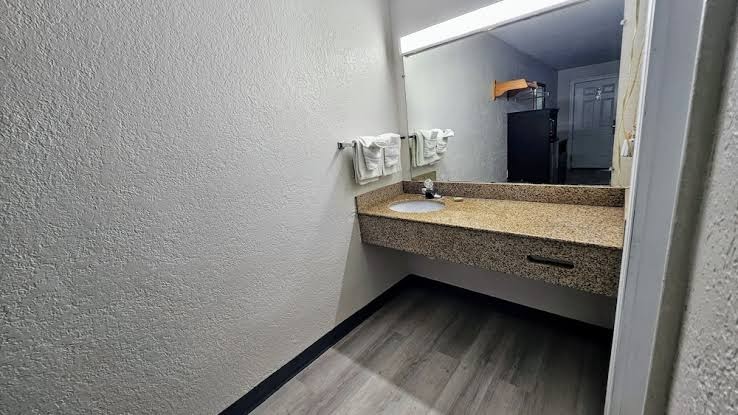 Budget Inn photo 3