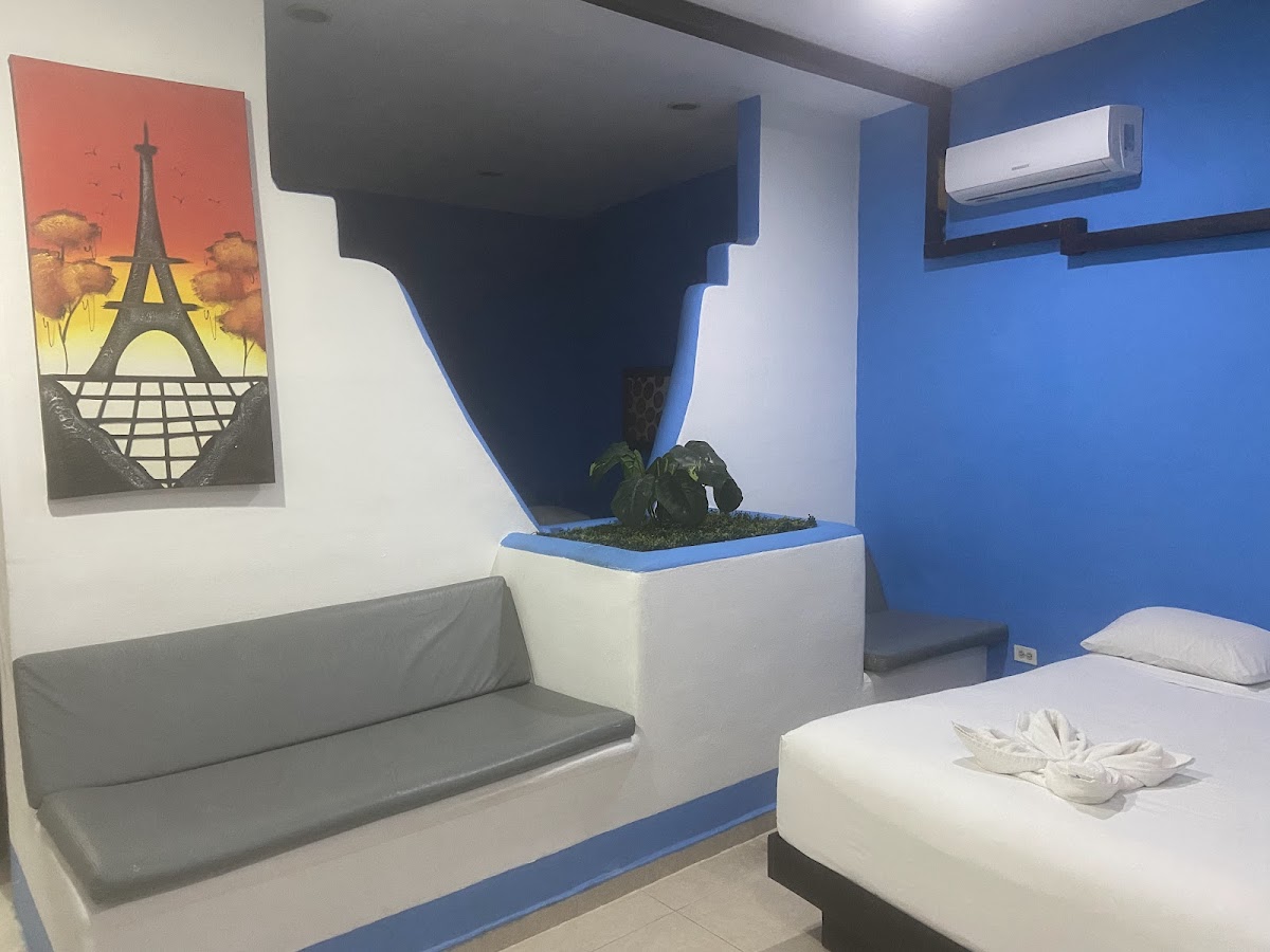 Easy Hotel photo 2