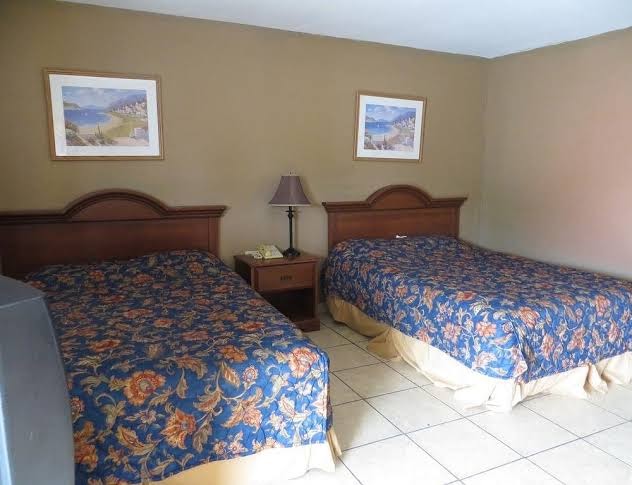 Travel Inn & Suites photo 2