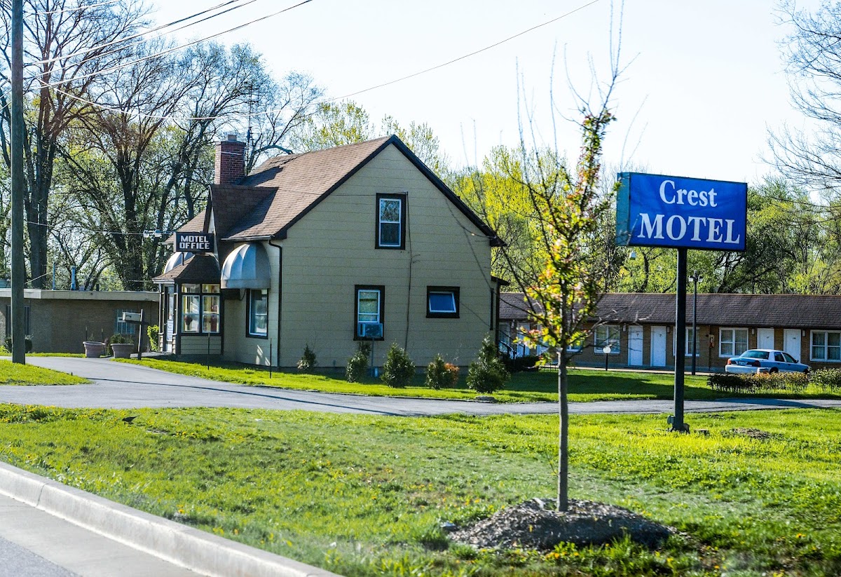 Crest Motel