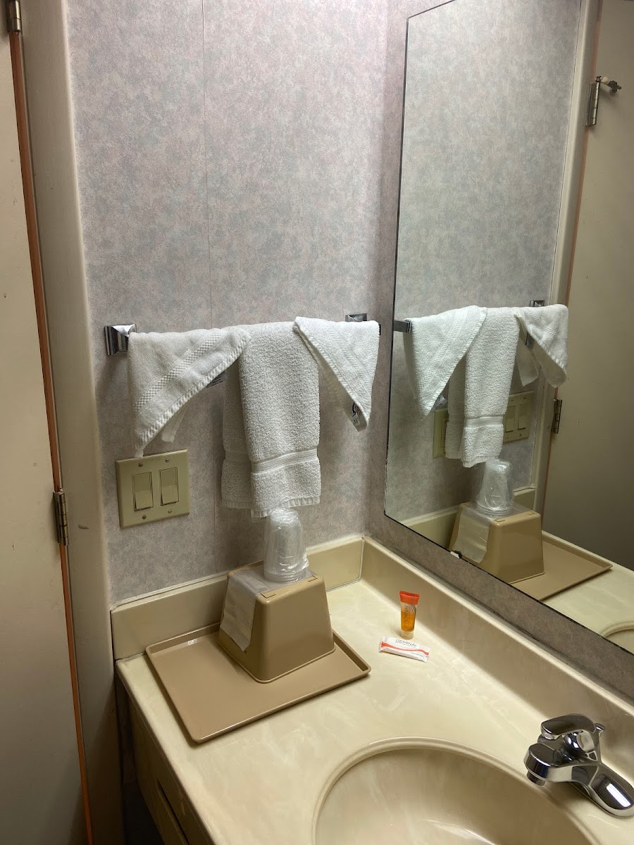 Budget Inn photo 3