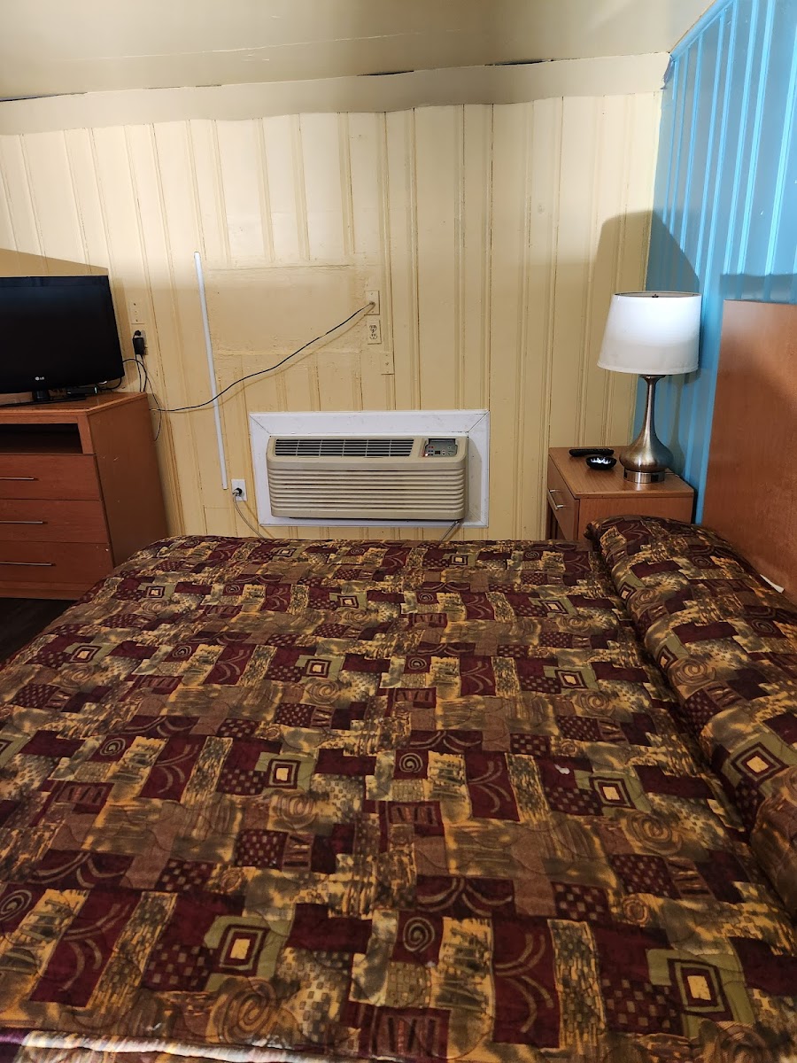 Crown Motel photo 2