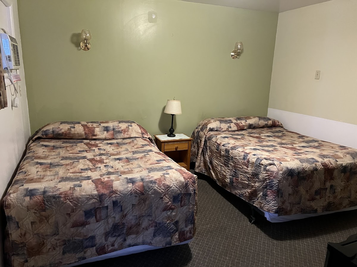 Redwood Motel photo 2