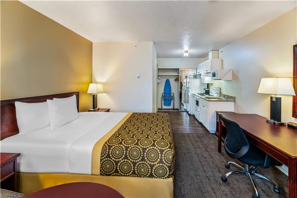 Econo Lodge Inn & Suites photo 2