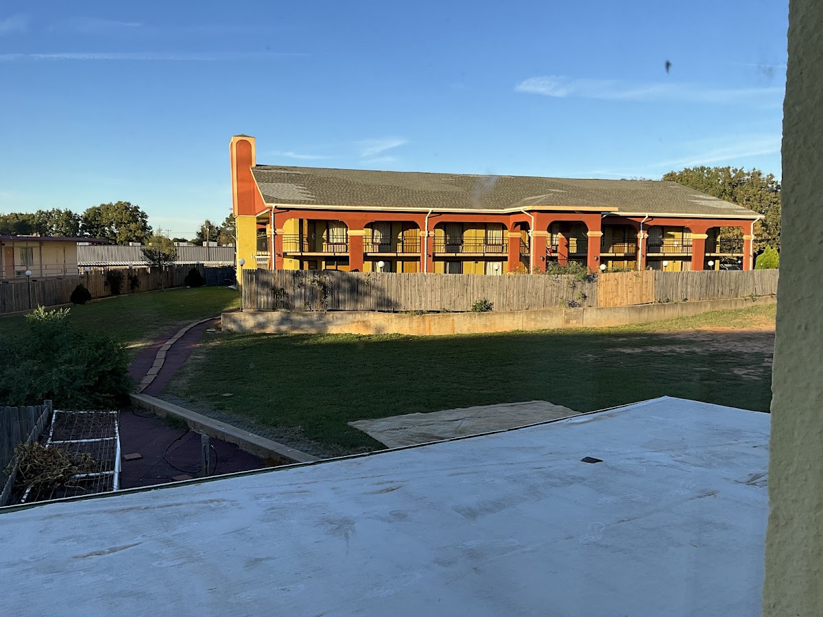 Royal Inn & Suites