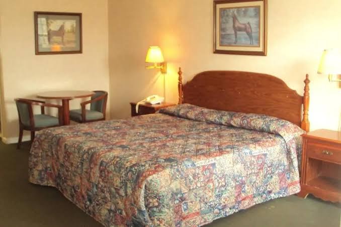 Executive Inn photo 2