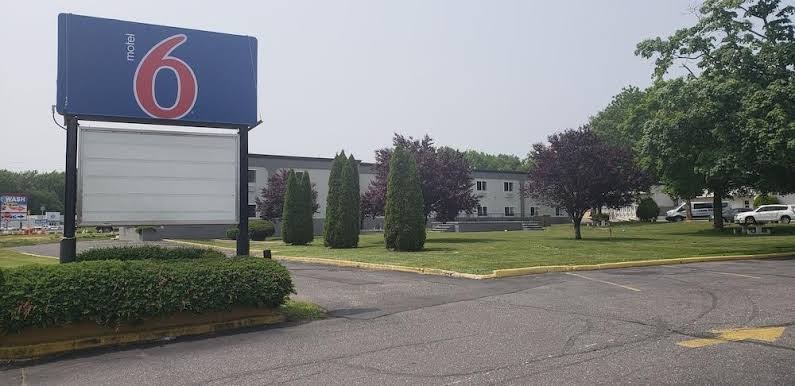 Executive Inn and Suites photo 3
