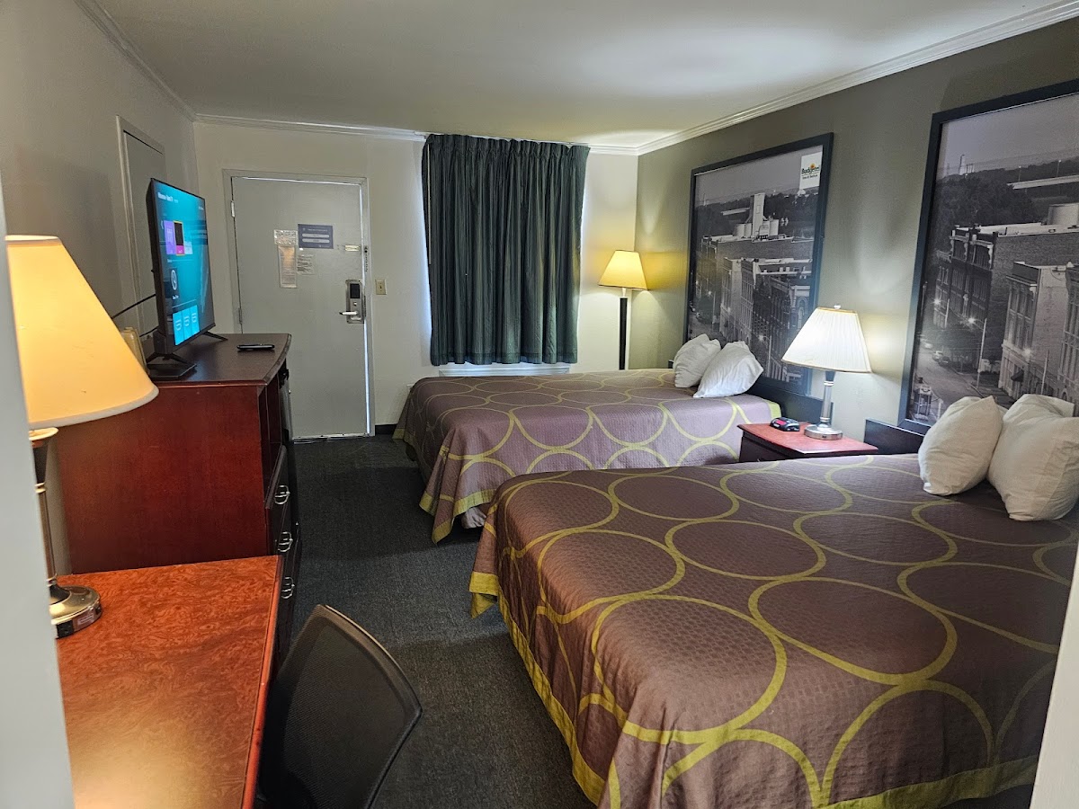 Budgetel Inn & Suites photo 2