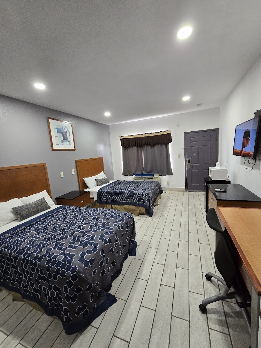 Executive Inn & Suites photo 2