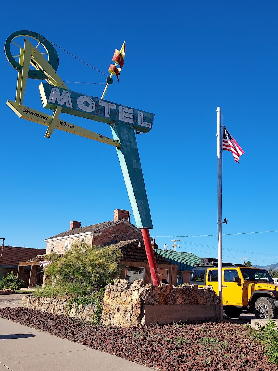 Spinning Wheel Motel photo 2