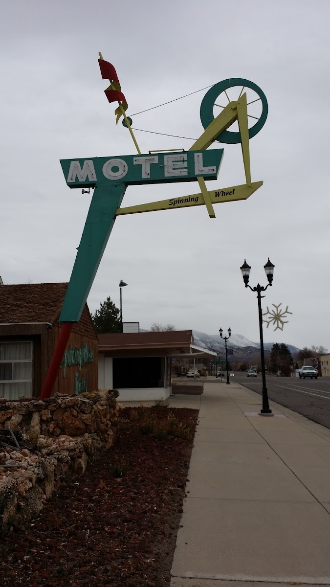 Spinning Wheel Motel photo 3