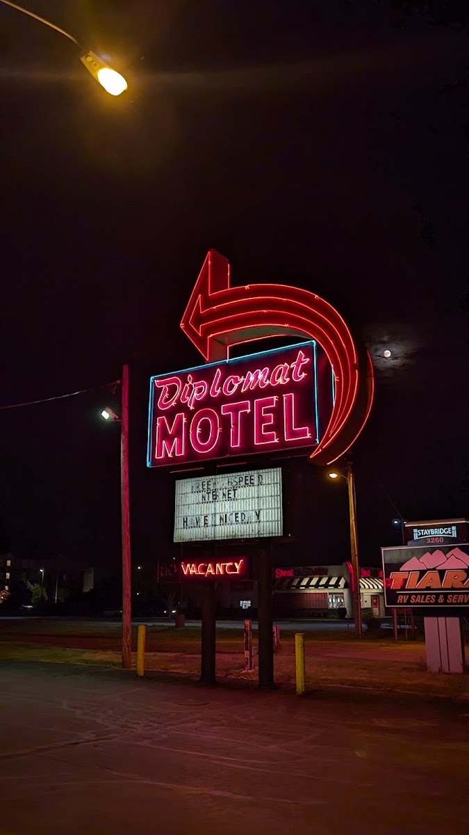 Diplomat Motel photo 3