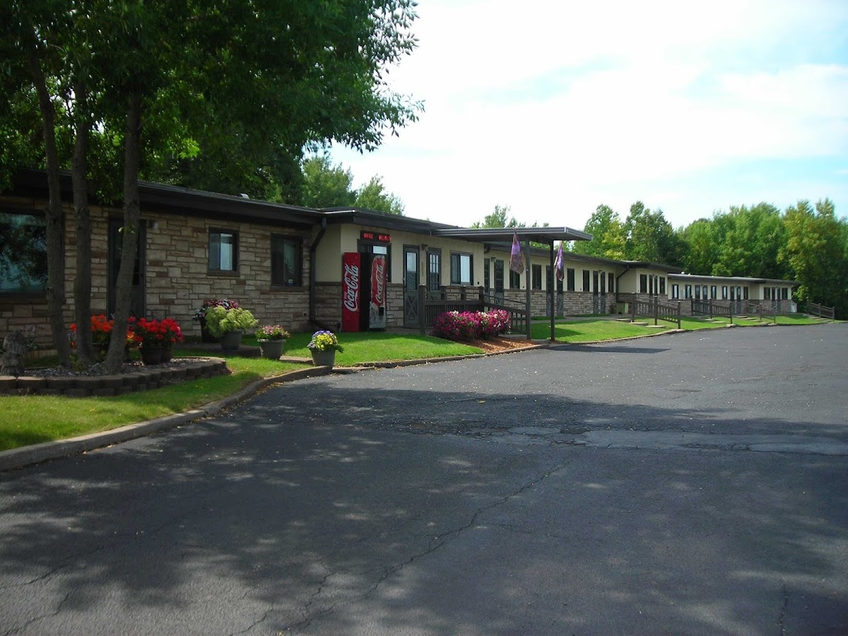Crest Motel