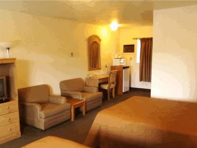 Shady Oaks Motel photo 2