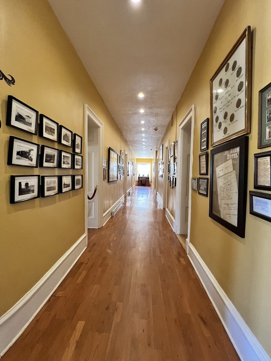 St. James Hotel photo 3