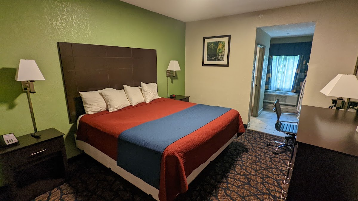 Rodeway Inn & Suites photo 2