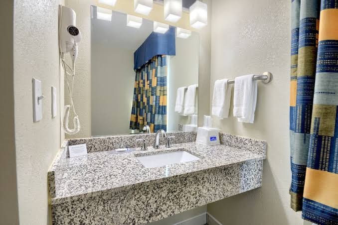 Rodeway Inn & Suites photo 3