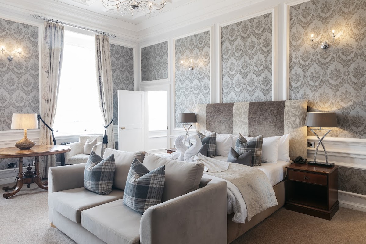 The Royal Hotel photo 3