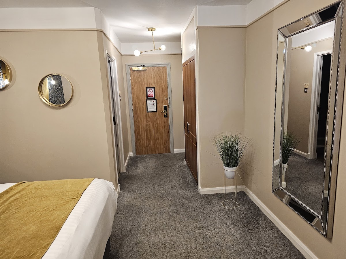 Balmoral Hotel photo 2