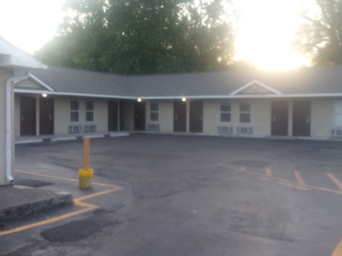 Economy Inn photo 2
