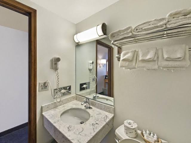 Budget Inn photo 2