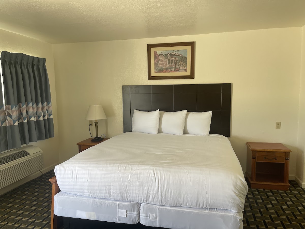 Deluxe Inn photo 2