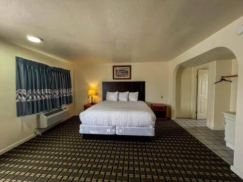 Deluxe Inn photo 3