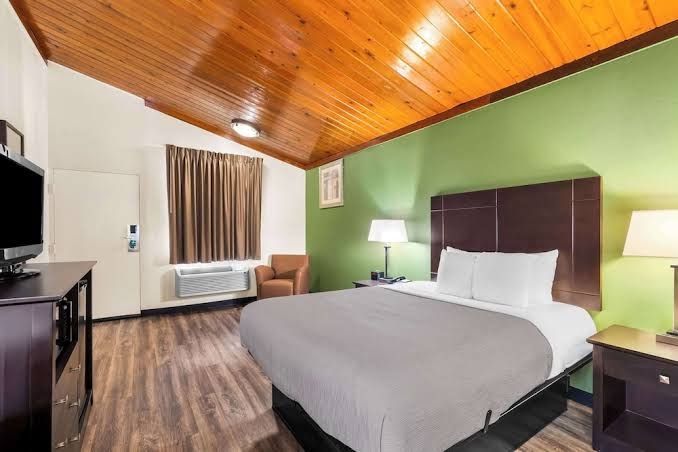 Quality Inn photo 2