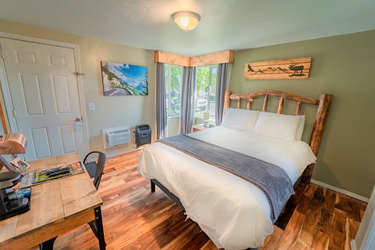 Evergreen Motel photo 2