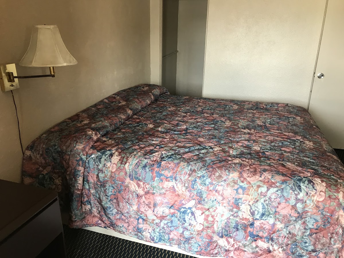 Economy Inn photo 2
