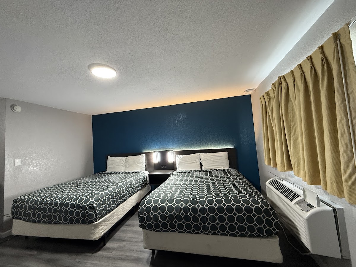 American Inn & Suites photo 2