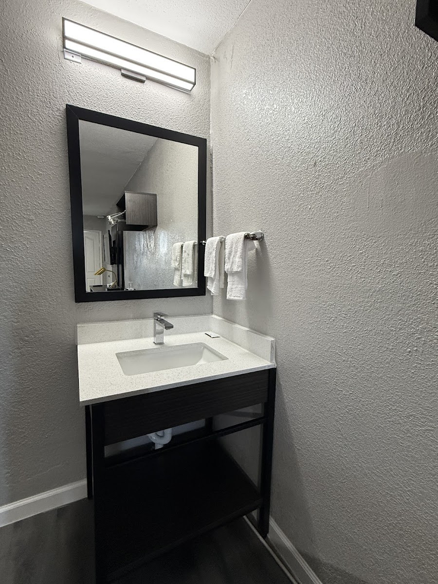 American Inn & Suites photo 3