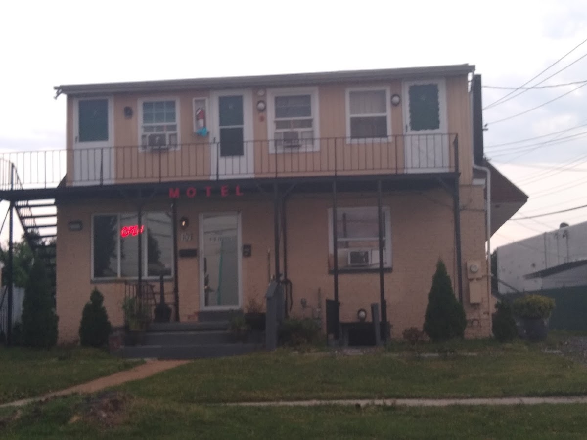 COLONY MOTEL photo 3