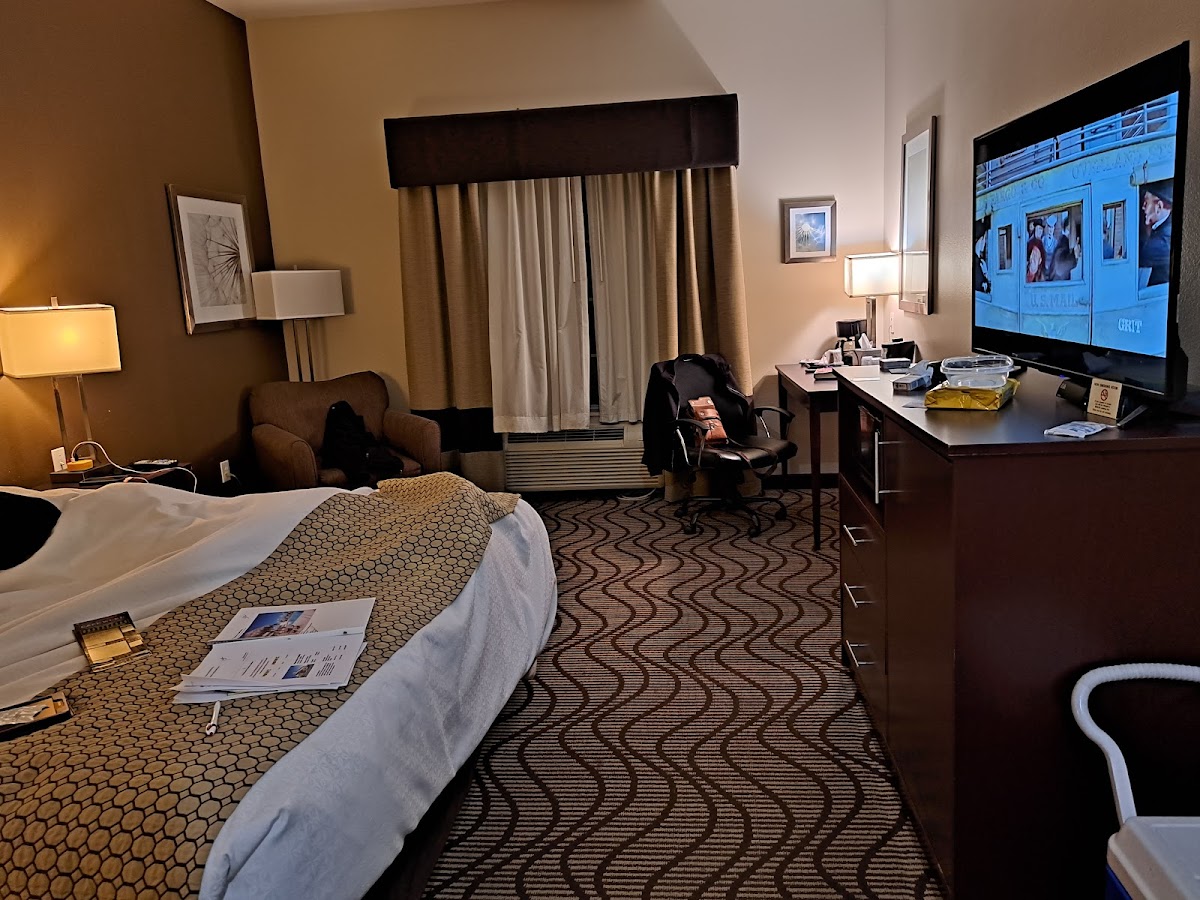 Executive Inn and Suites photo 2