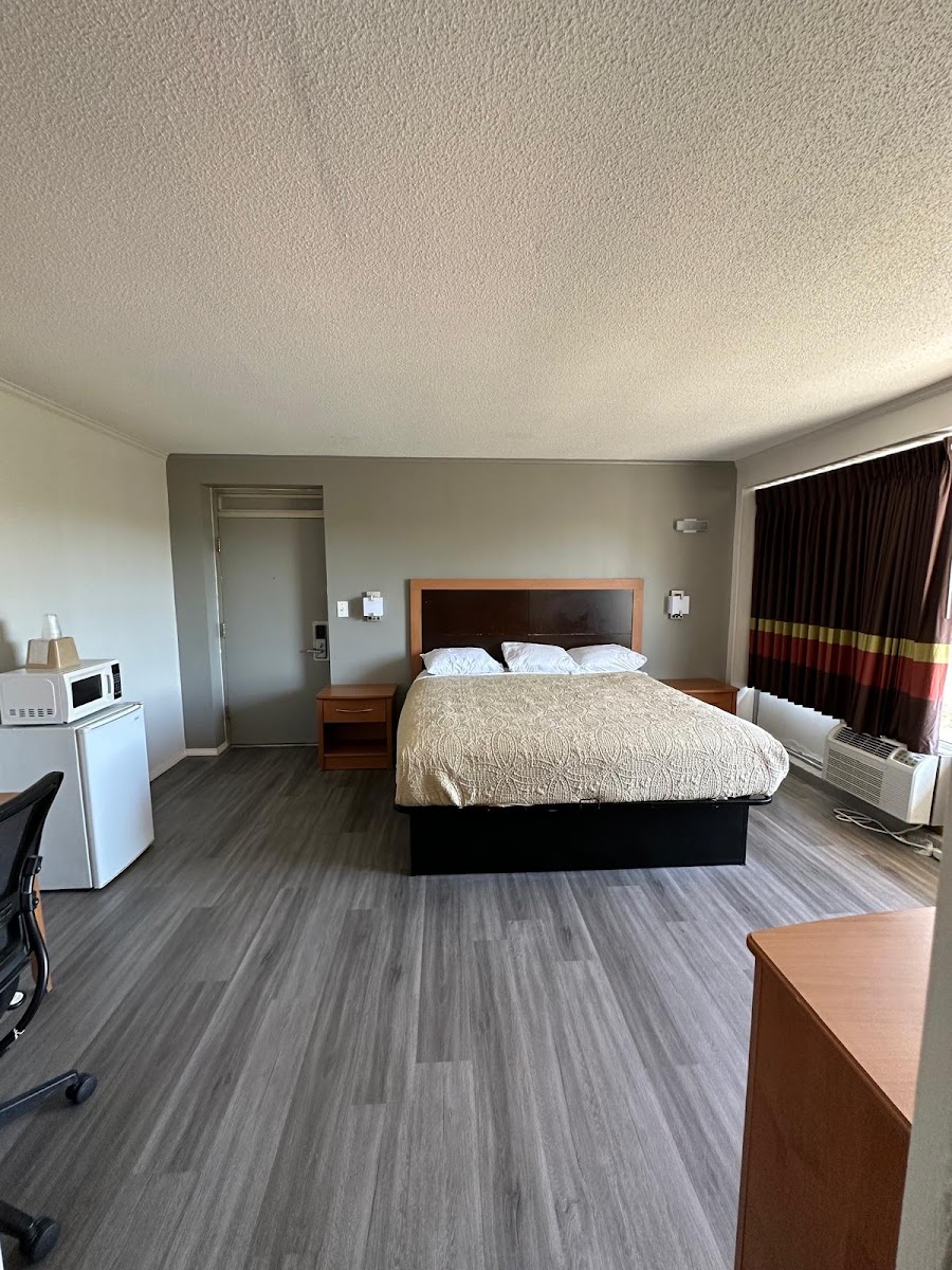 Budgetel Inn & Suites photo 2