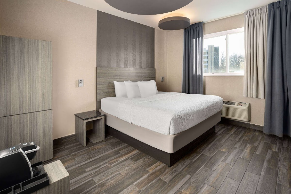 Ramada by Wyndham Bronx photo 2