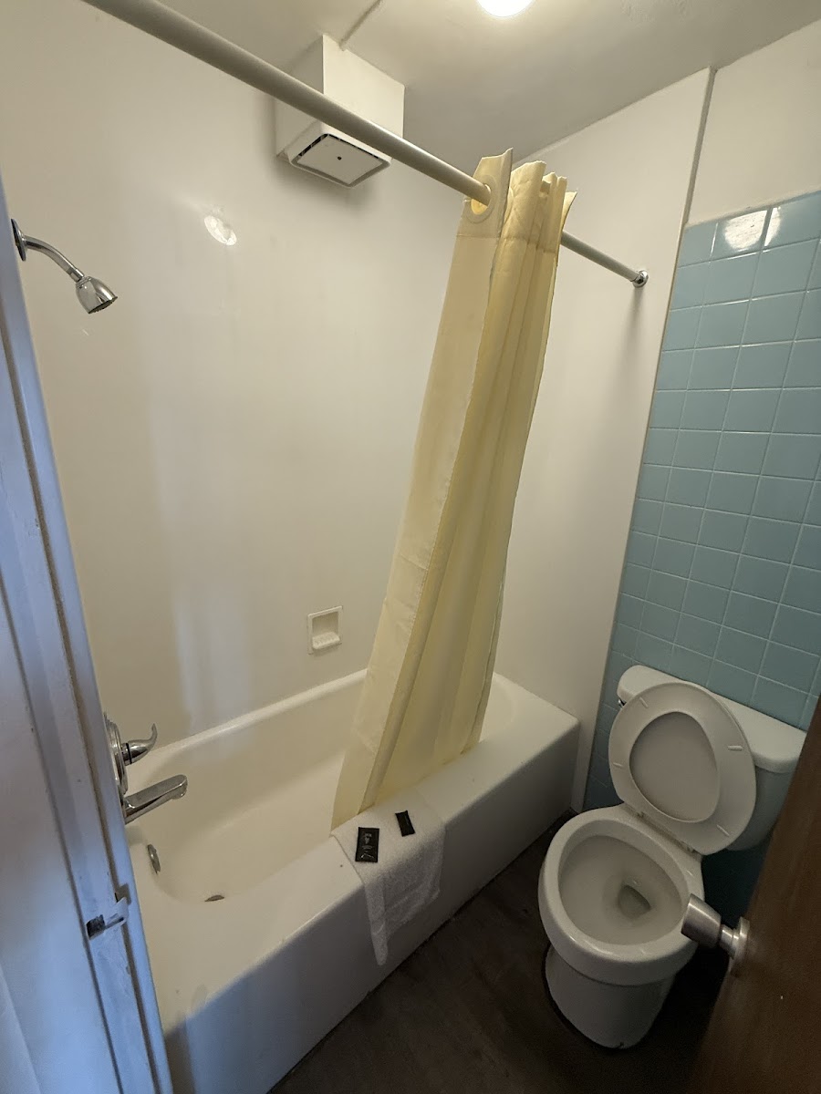 ECONOMY INN photo 3