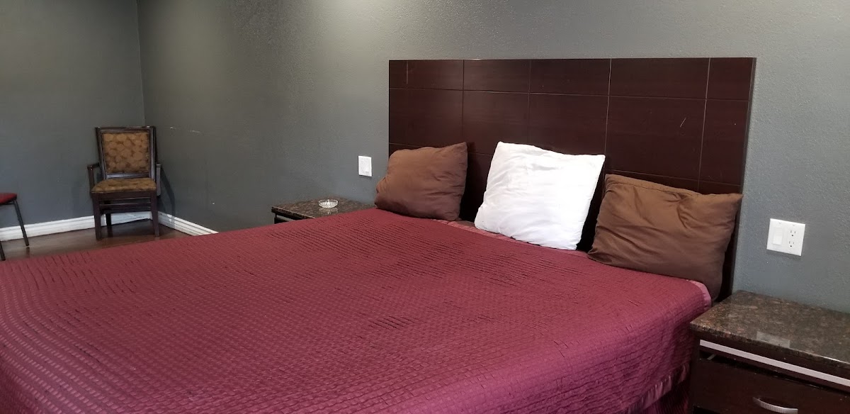 Lark Motel photo 2