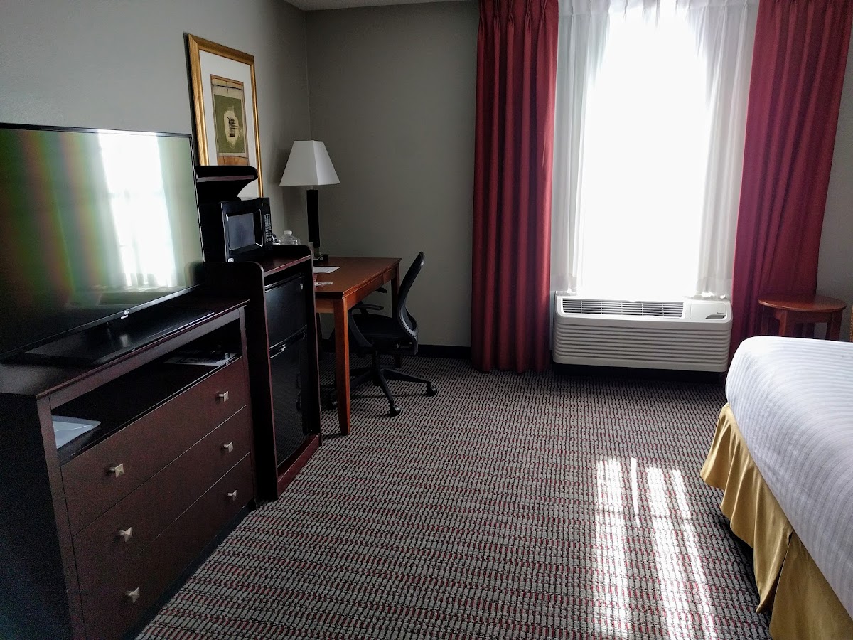EXPRESS INN & SUITES photo 2