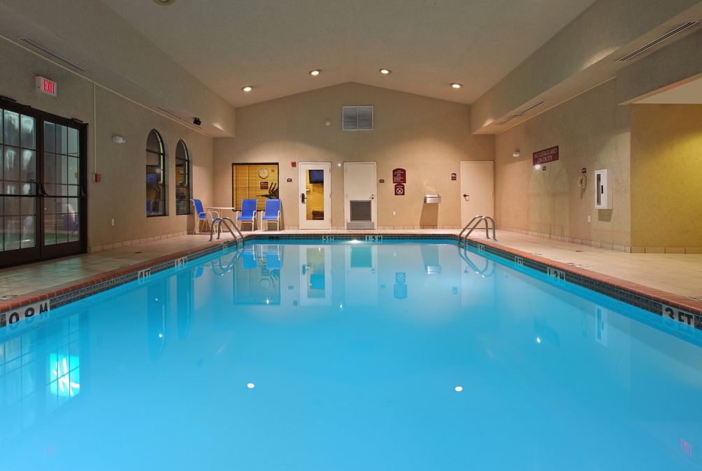 EXPRESS INN & SUITES photo 3