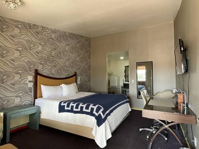 Crown Motel photo 2