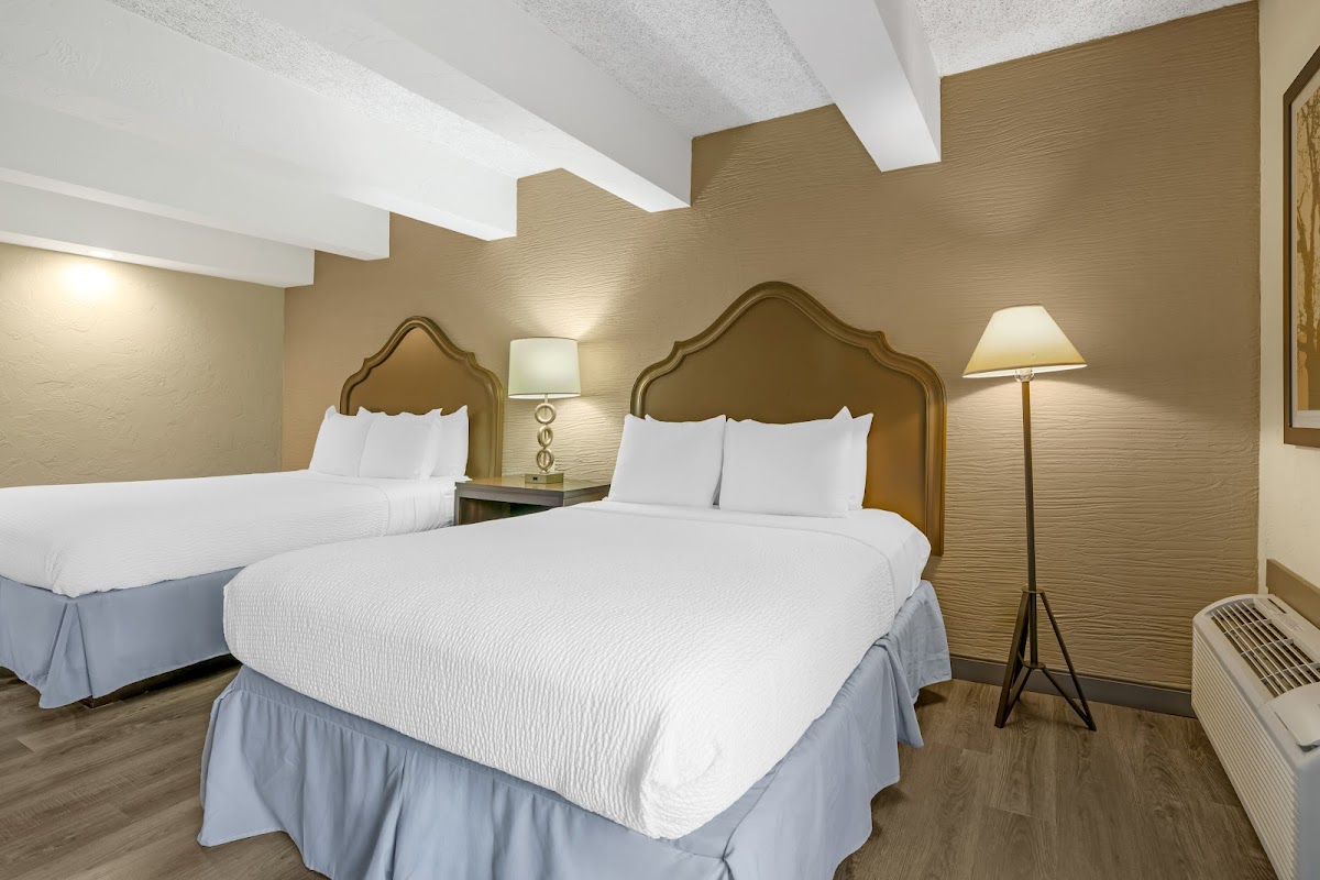 Fairway Inn & Suites photo 2