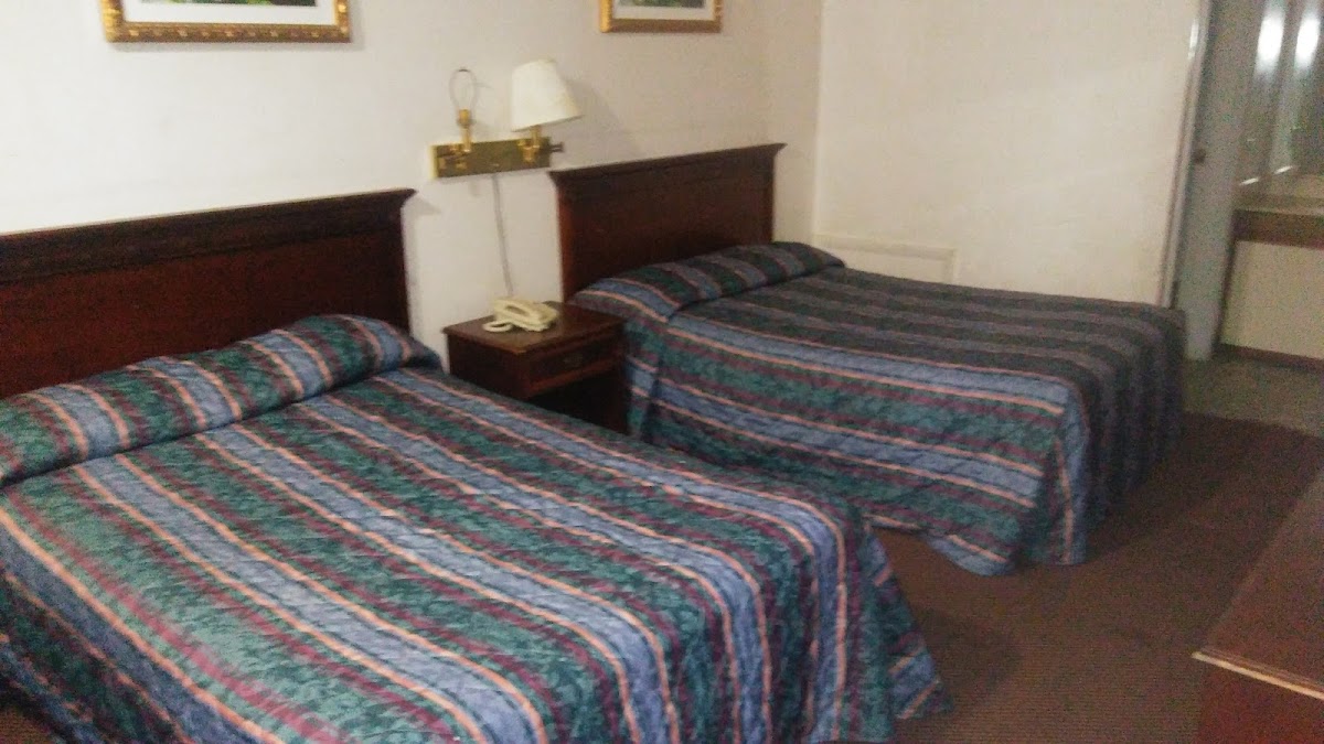 Economy Inn photo 2