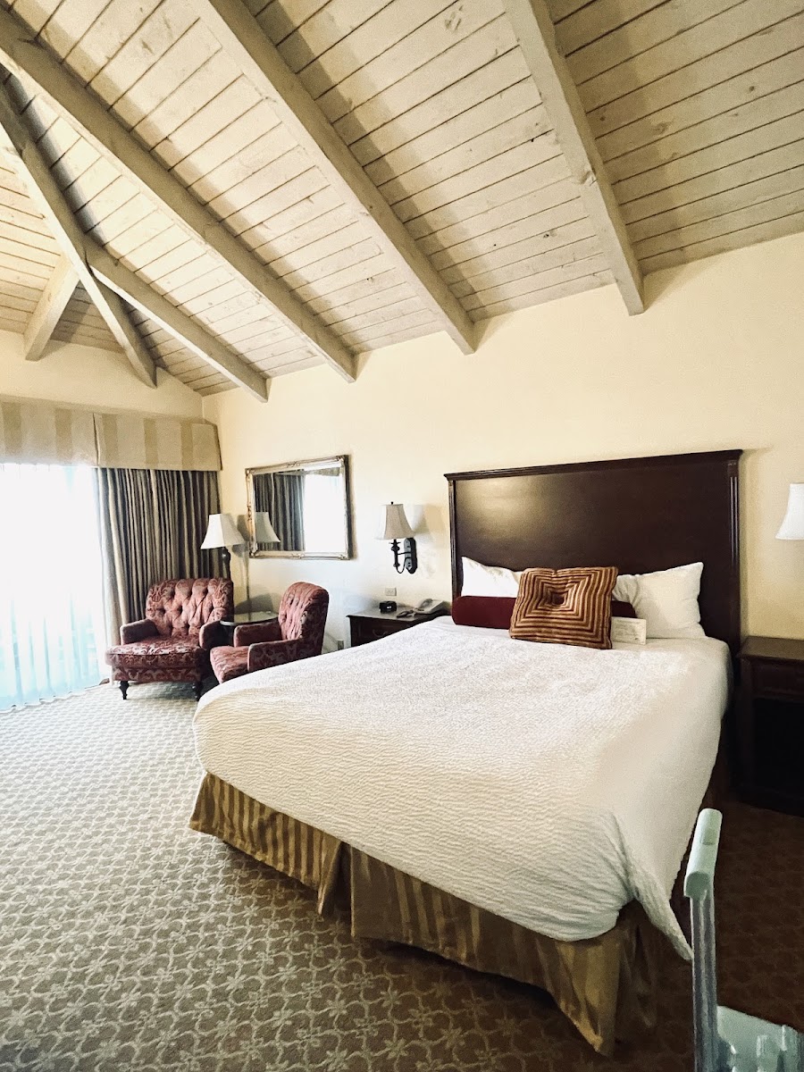 Victorian Inn photo 2