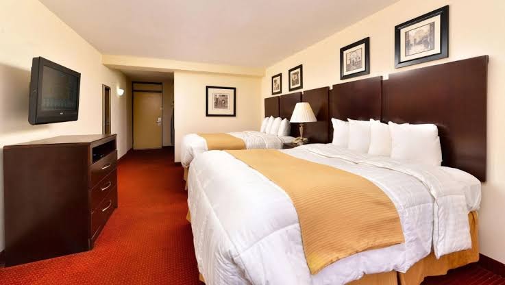 Executive Inn & Suites photo 2