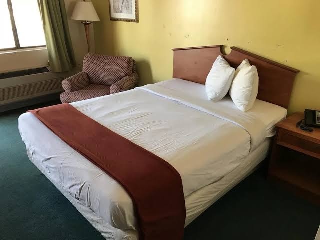 Oak Tree Inn photo 3