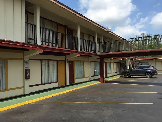 Budget Inn photo 3