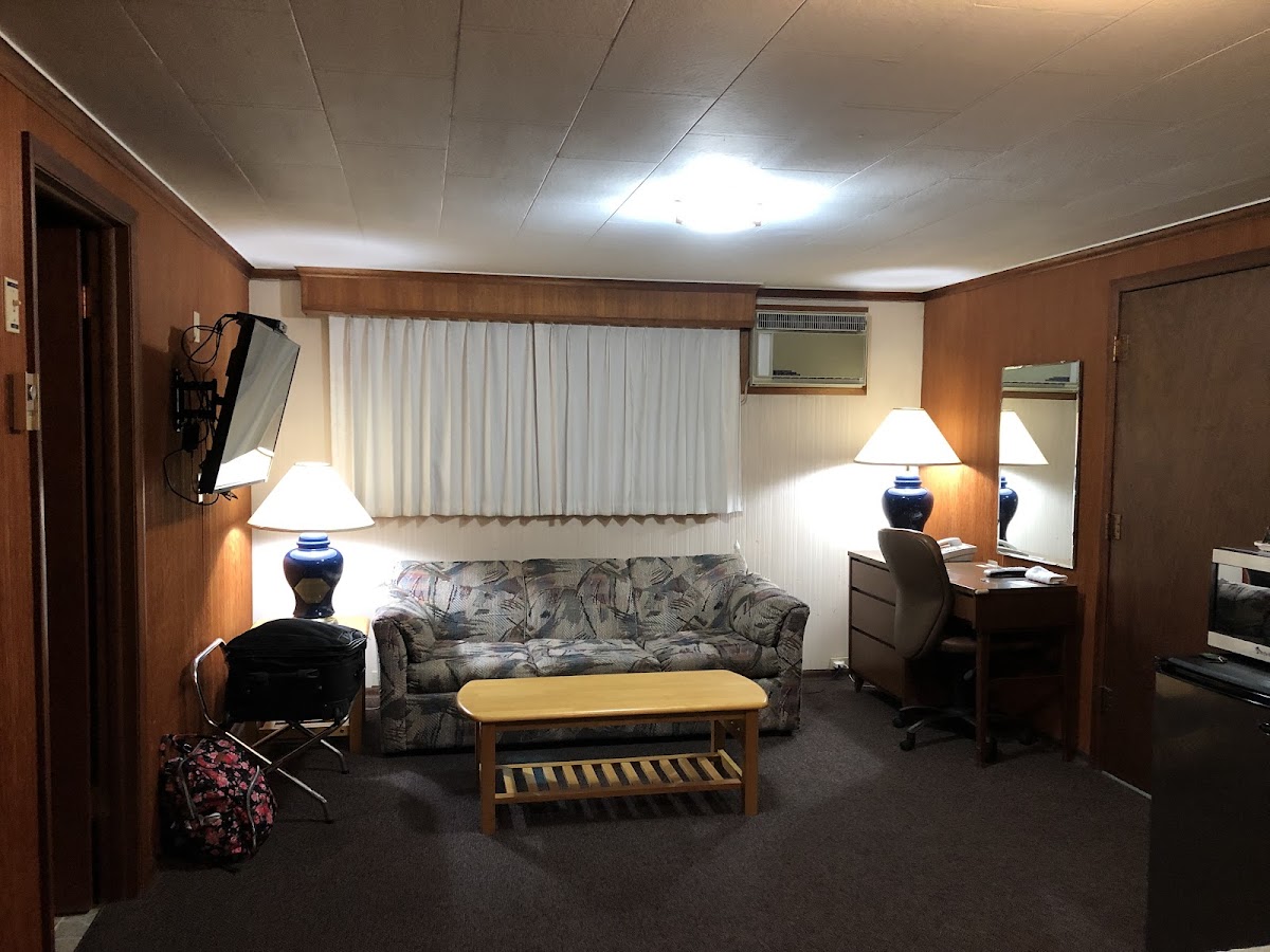 Empire Motel photo 2