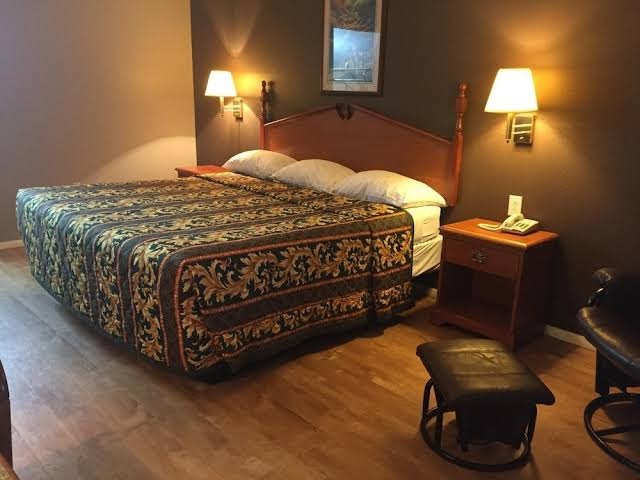 Deerfield Inn photo 2